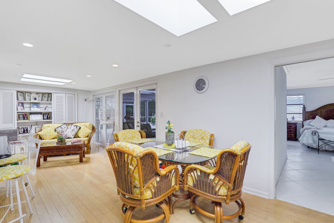 349 2nd Ave N, Naples, FL 34102