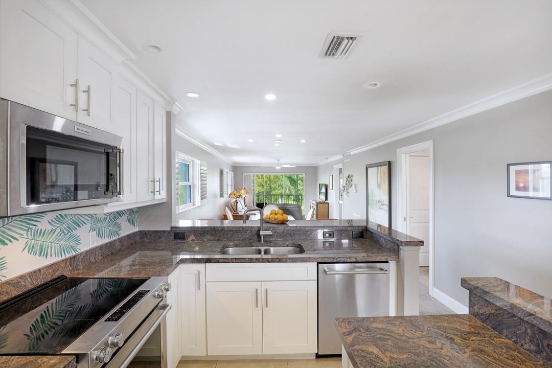 3150 Binnacle Dr #319, Naples, FL 34103