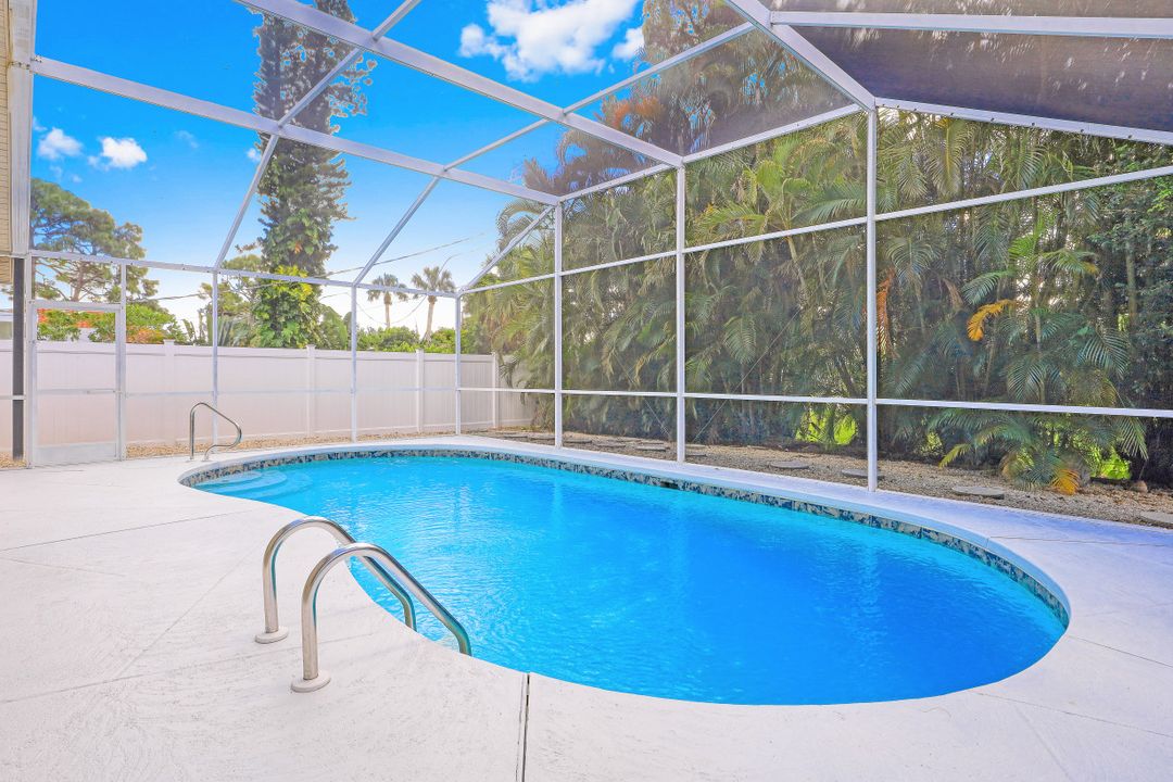 718 95th Ave N, Naples, FL 34108