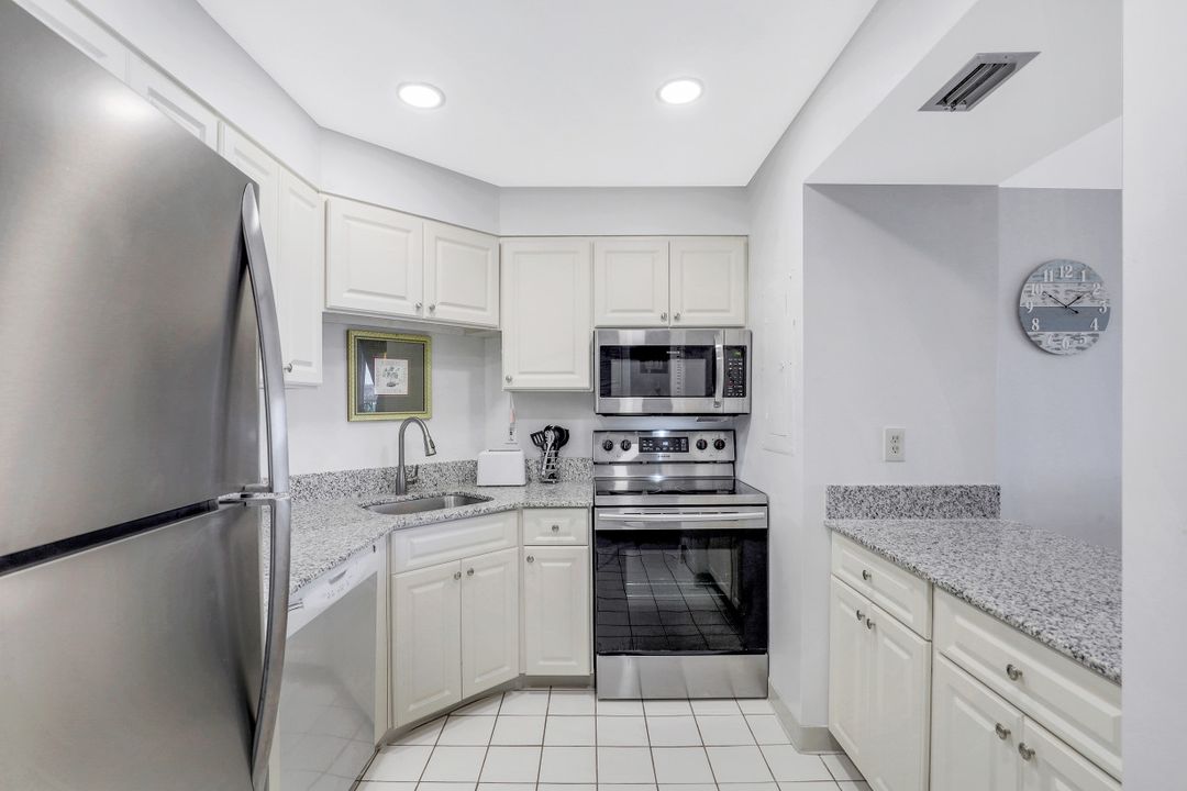 5 Bluebill Ave #810, Naples, FL 34108