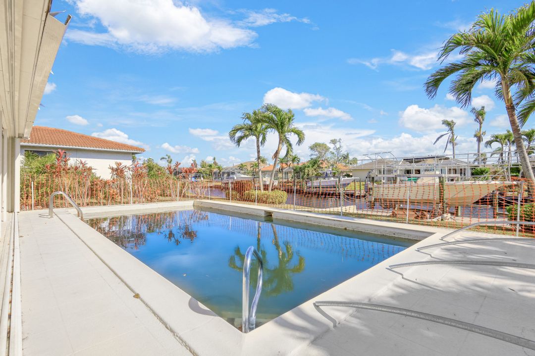 5327 SW 11th Ct, Cape Coral, FL 33914