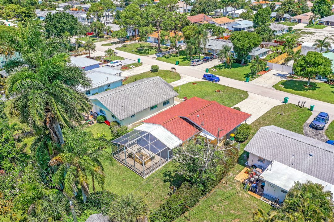 668 93rd Ave N, Naples, FL 34108