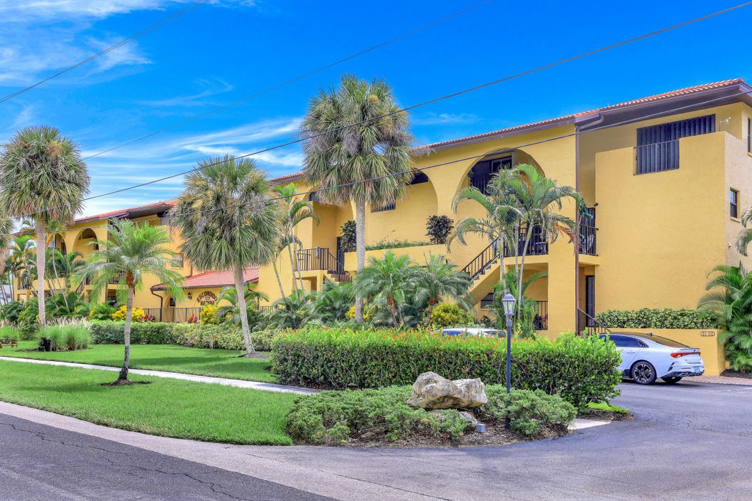 1400 Blue Point Ave #206, Naples, FL 34102