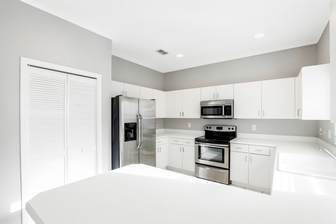 12530 Eagle Pointe Cir, Fort Myers, FL 33913