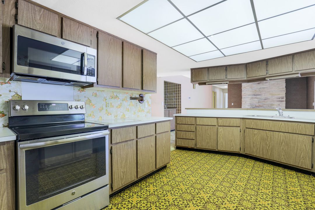 27126 Rue De Paix, Bonita Springs, FL 34135