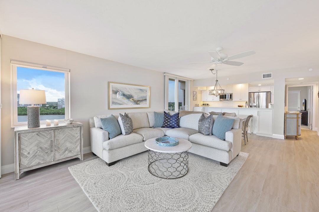 40 Seagate Dr #1004, Naples, FL 34103