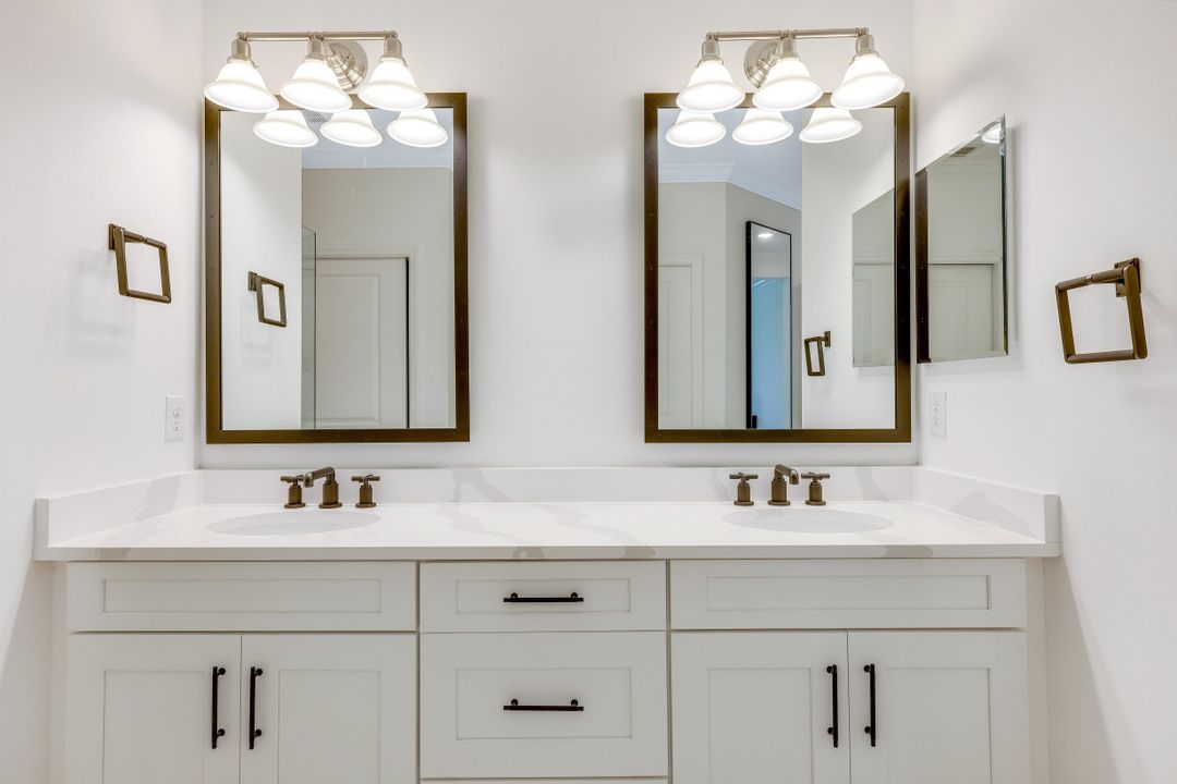 16348 Viansa Wy, Naples, FL 34110