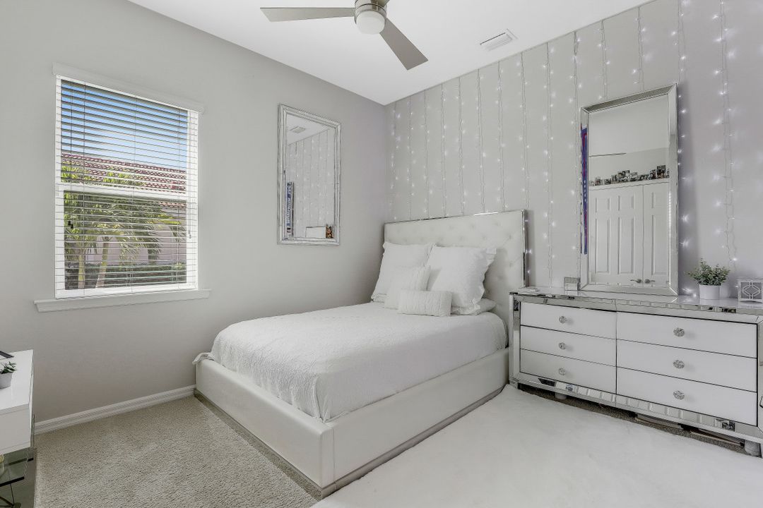 3001 Sunset Pointe Cir, Cape Coral, FL 33914