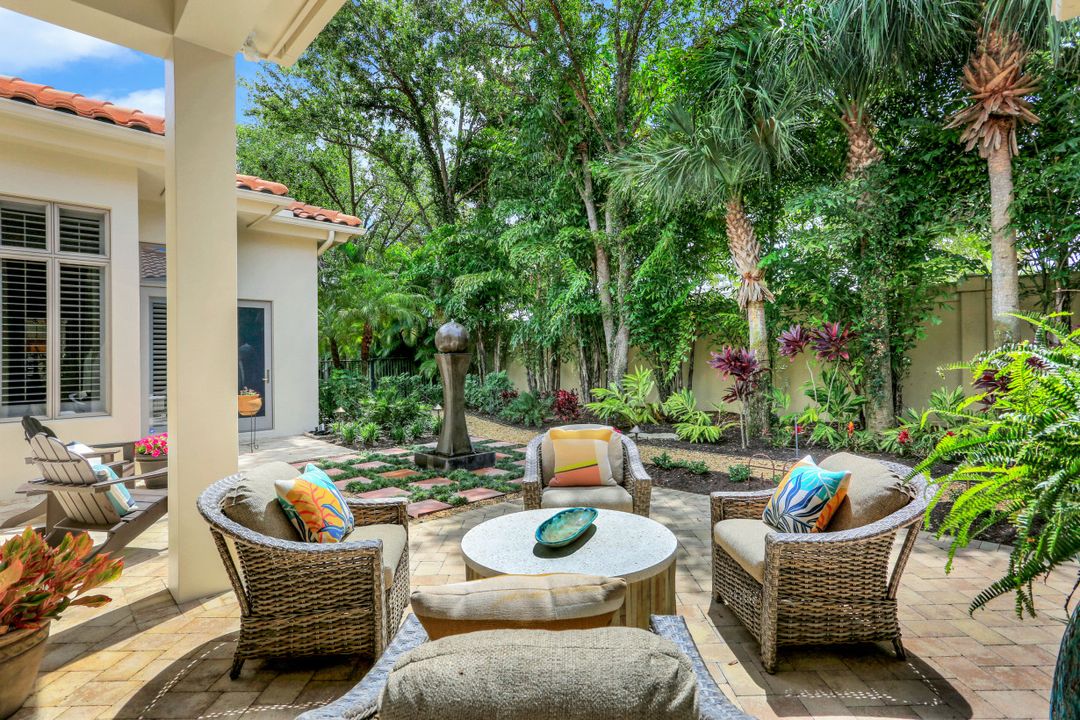 2086 Torino Way, Naples, FL 34105