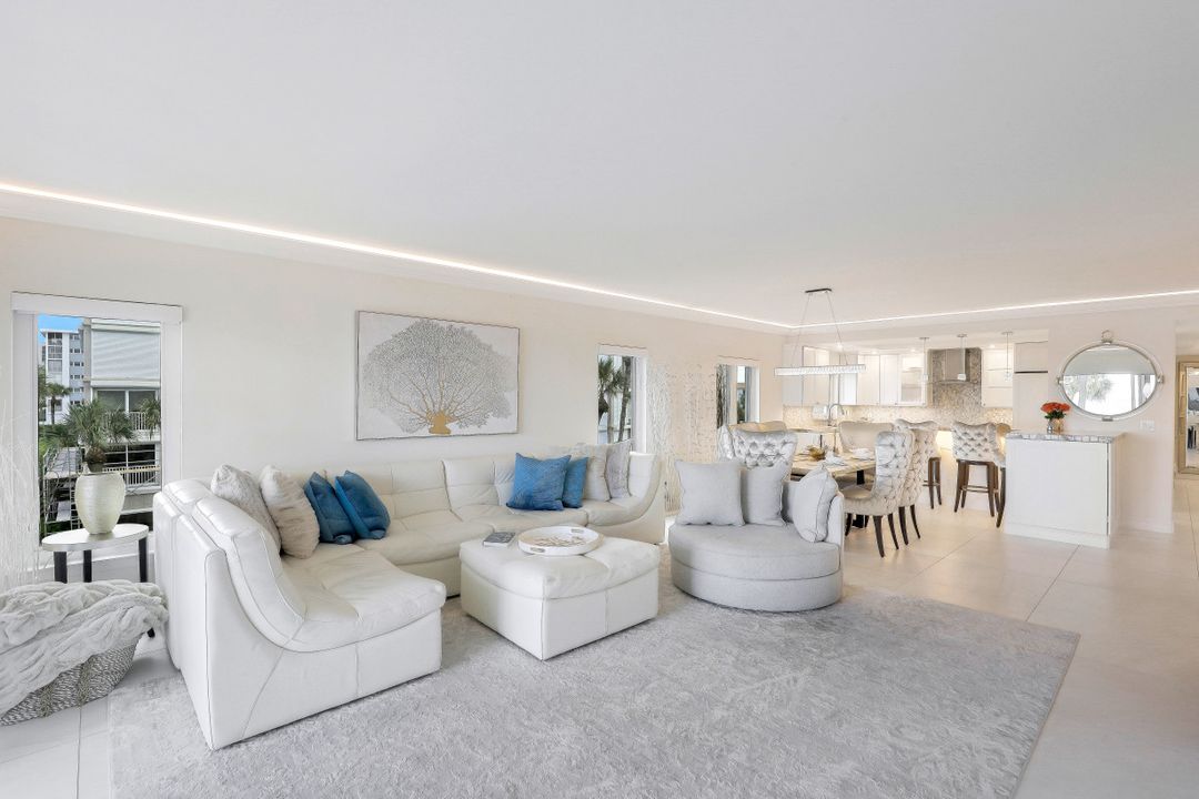 2885 Gulf Shore Blvd N #201, Naples, FL 34103