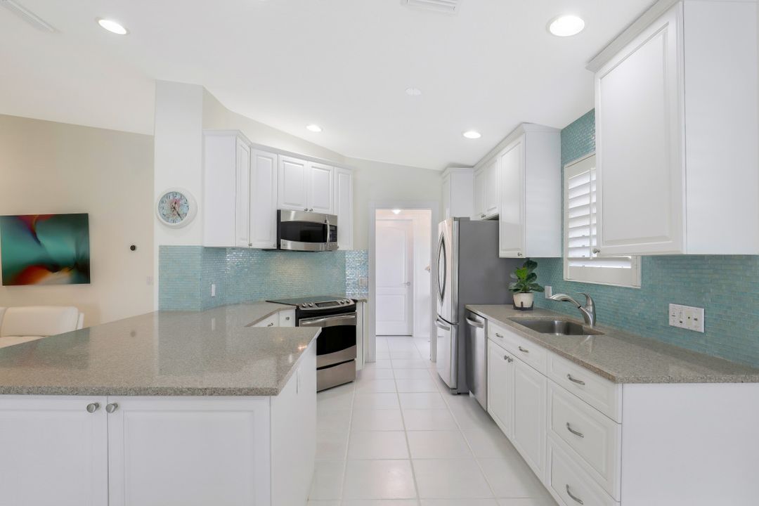 3868 Yakobi Ln, Naples, FL 34119