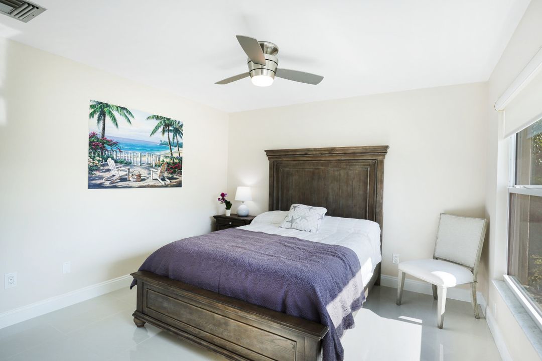 565 98th Ave N, Naples, FL 34108