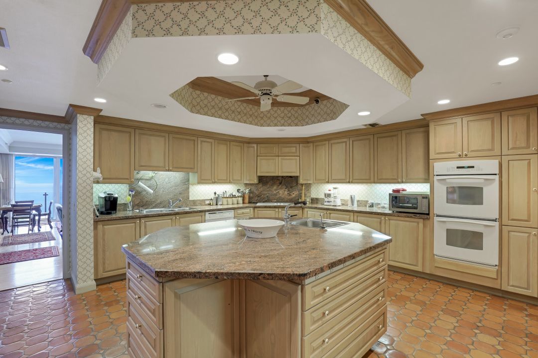 10 Seagate Dr #6S, Naples, FL 34103