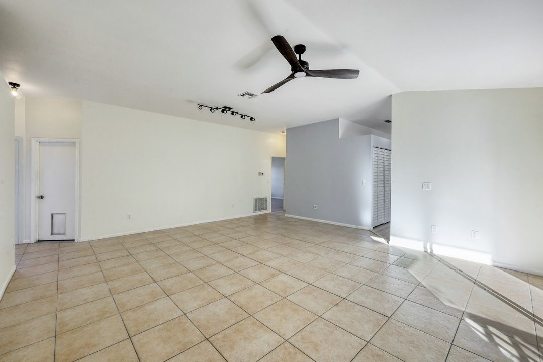 3658 Kent Dr, Naples, FL 34112