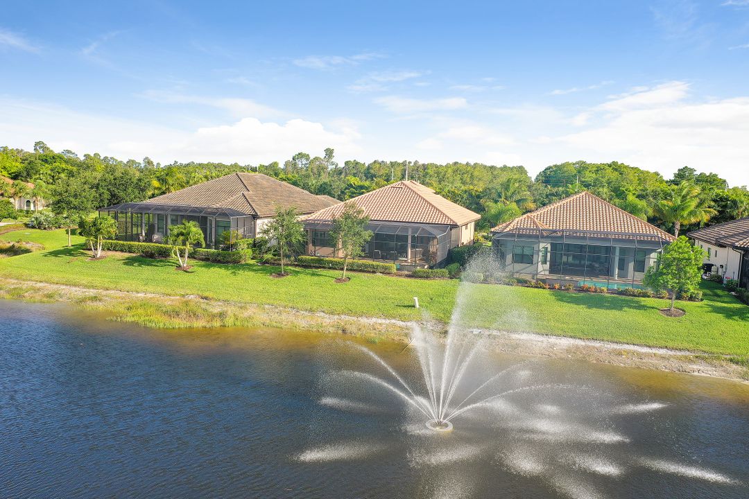 7446 Lantana Cir, Naples, FL 34119