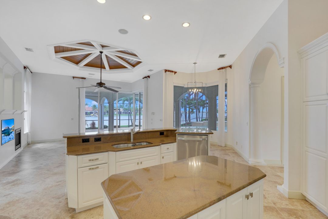 18561 Verona Lago Dr, Miromar Lakes, FL 33913