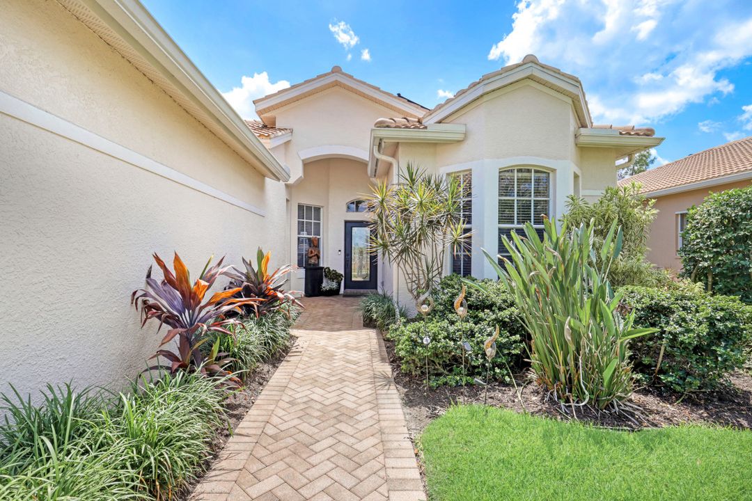 8586 Gleneagle Way, Naples, FL 34120