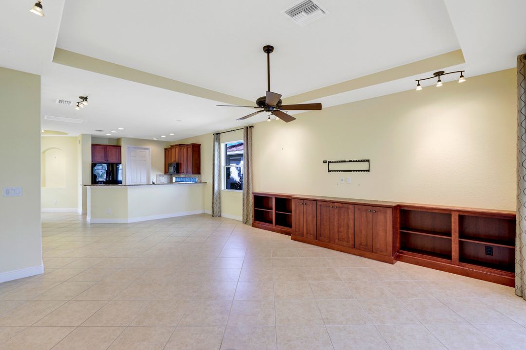 9400 La Bianco St, Fort Myers, FL 33967