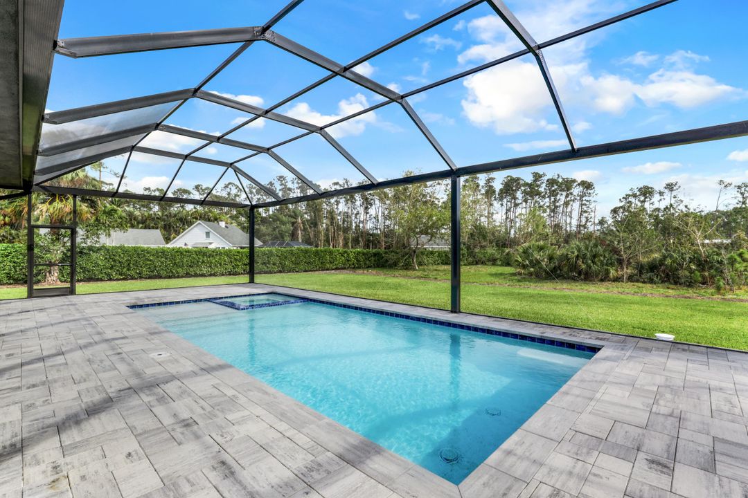 2088 Oakes Blvd, Naples, FL 34119