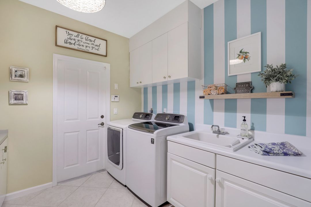 9245 The Ln, Naples, FL 34109