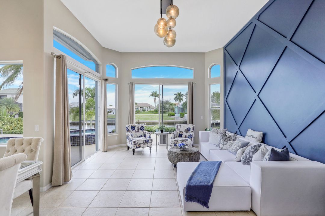 231 Seahorse Ct, Marco Island, FL 34145