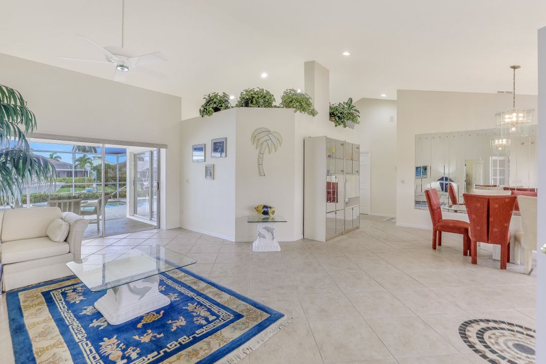 370 Capistrano Ct, Marco Island, FL 34145