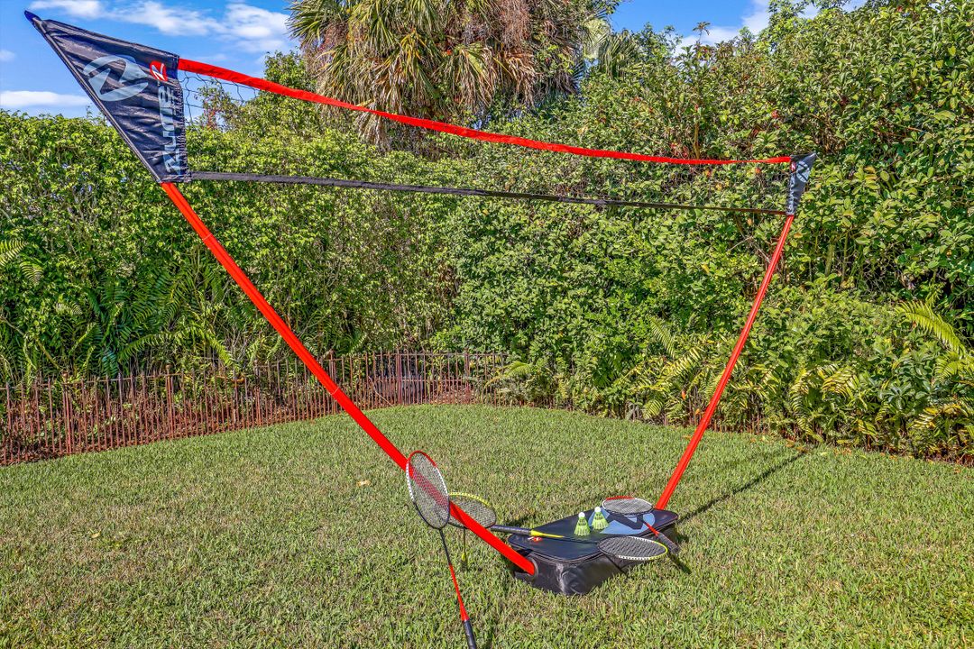 4459 Parrot Ave, Naples, FL 34104