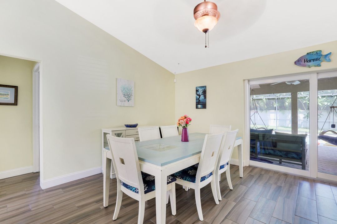 10430 Windsor Way, Naples, FL 34109