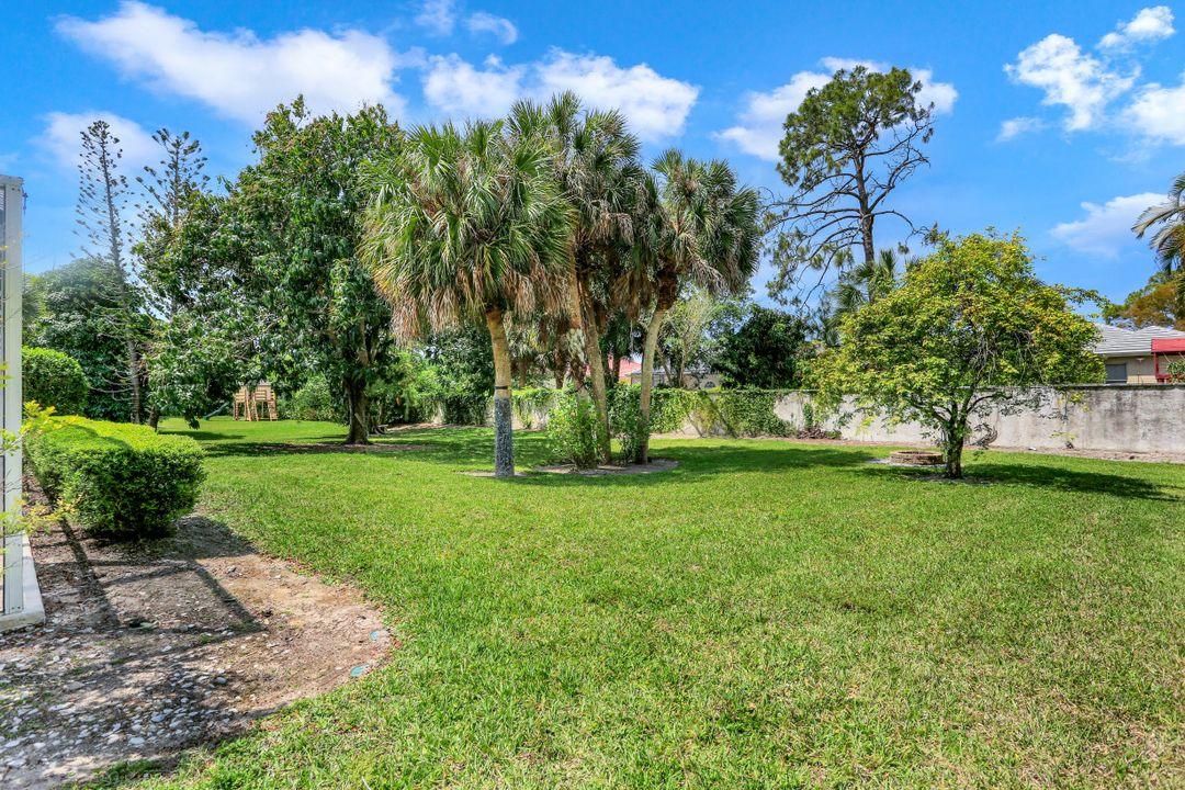 7359 Stonegate Dr, Naples, FL 34109