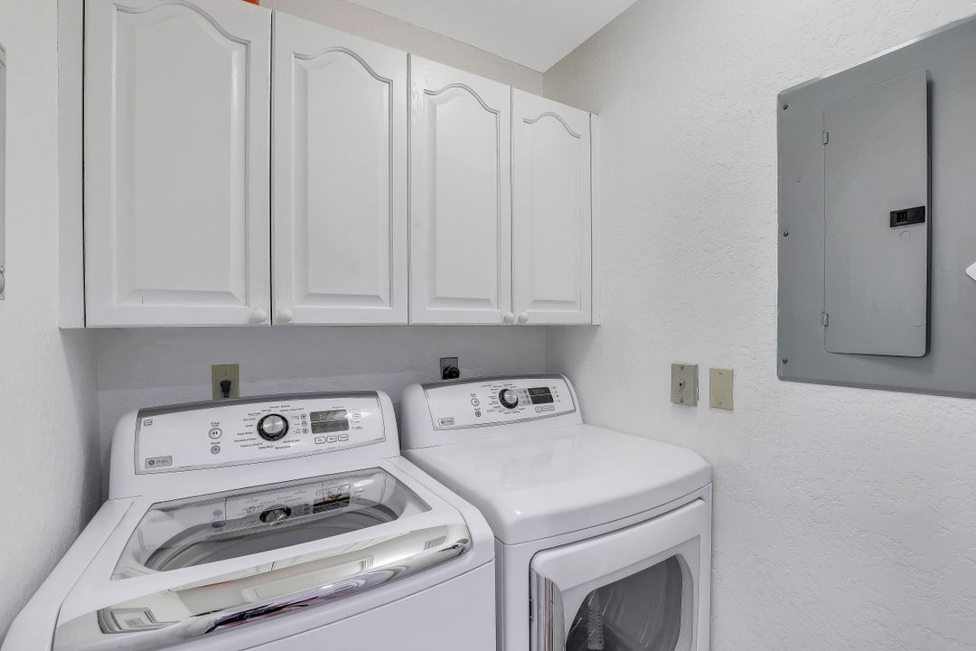 9101 Vanderbilt Dr #1-302, Naples, FL 34108