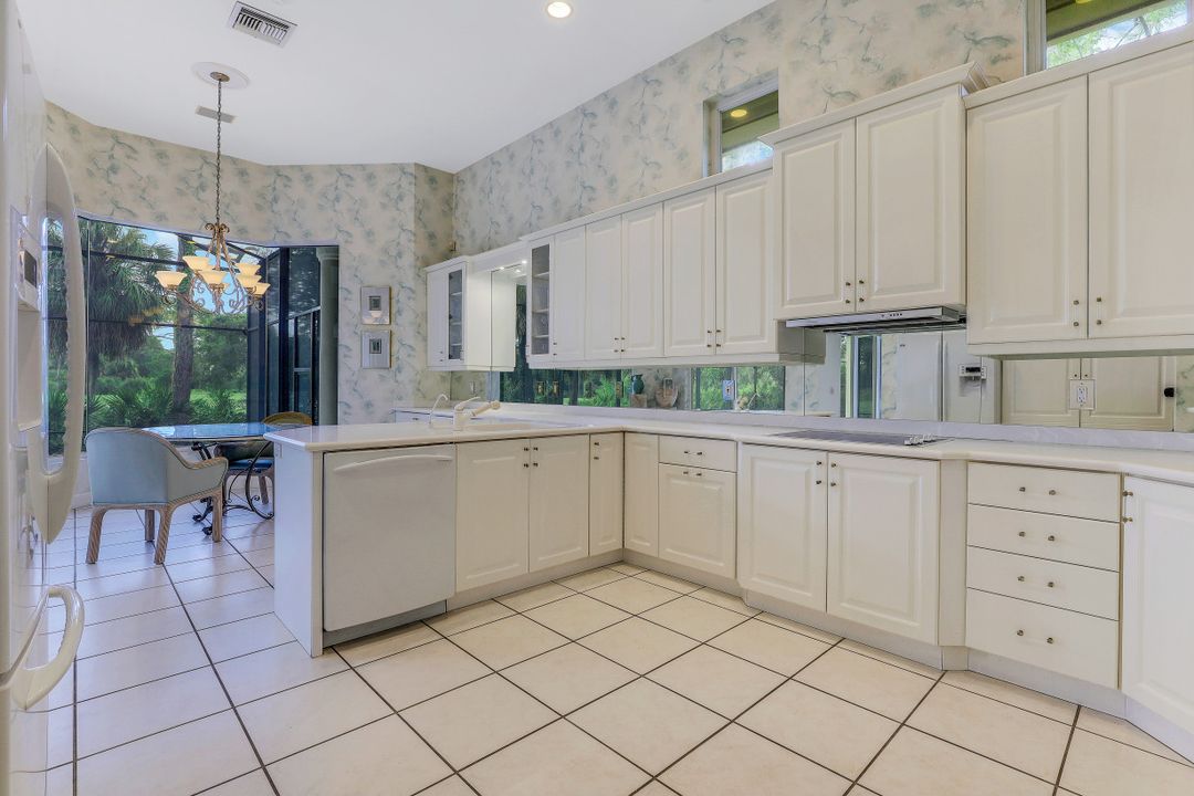 987 Barcarmil Way, Naples, FL 34110