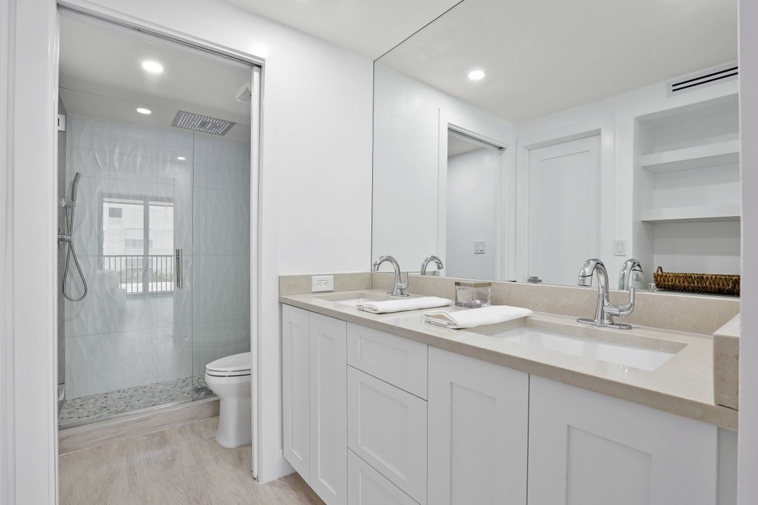 10482 Gulf Shore Dr #231, Naples, FL 34108