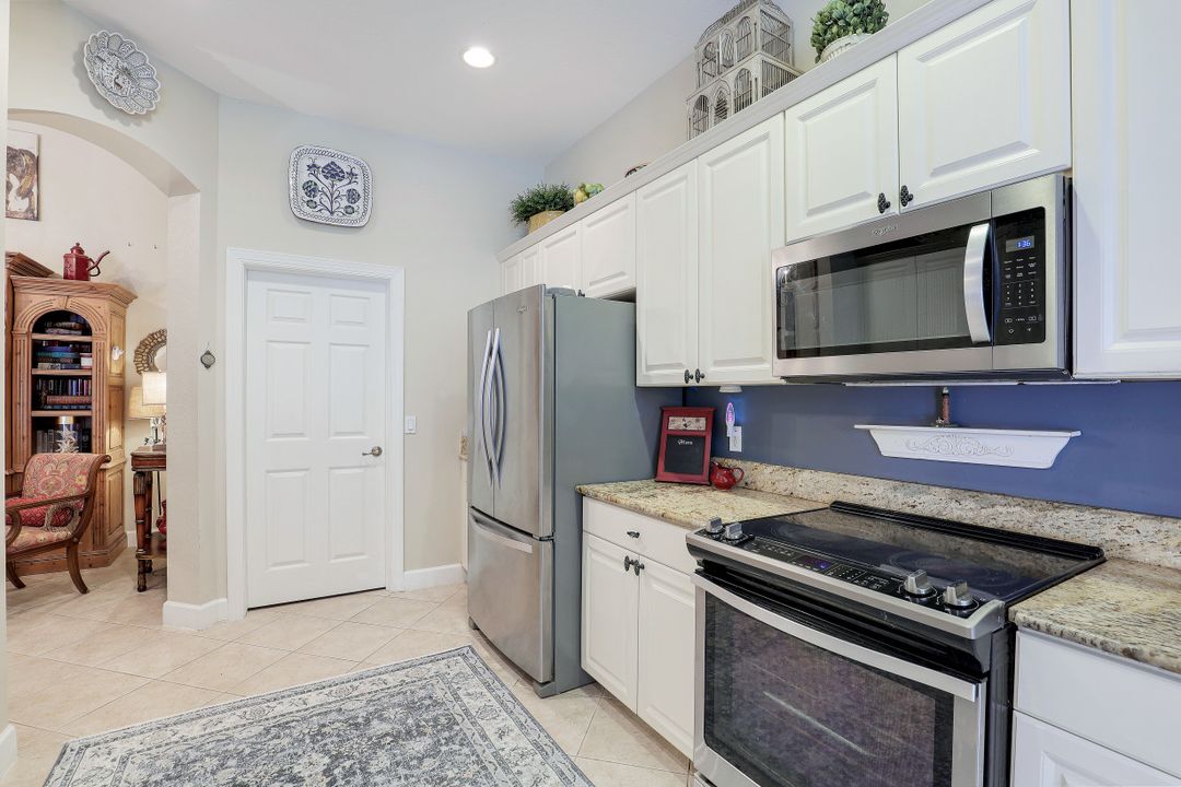 16156 Parque Ln, Naples, FL 34110