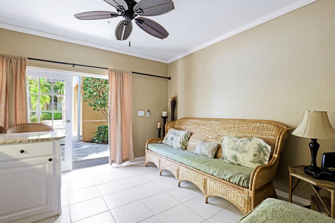 470 Launch Cir #405, Naples, FL 34108