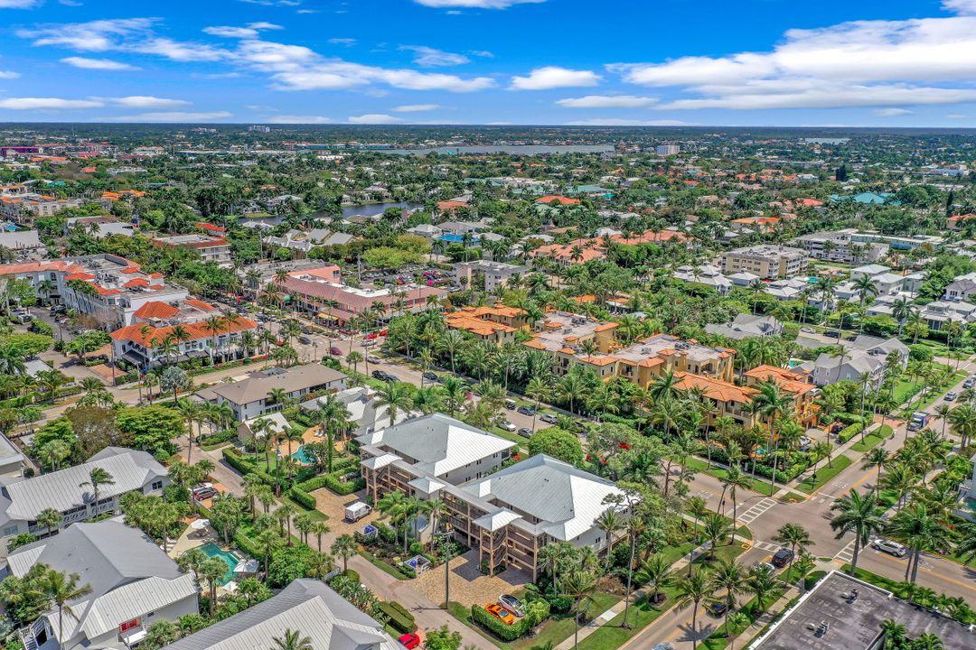 225 5th Ave S #104, Naples, FL 34102