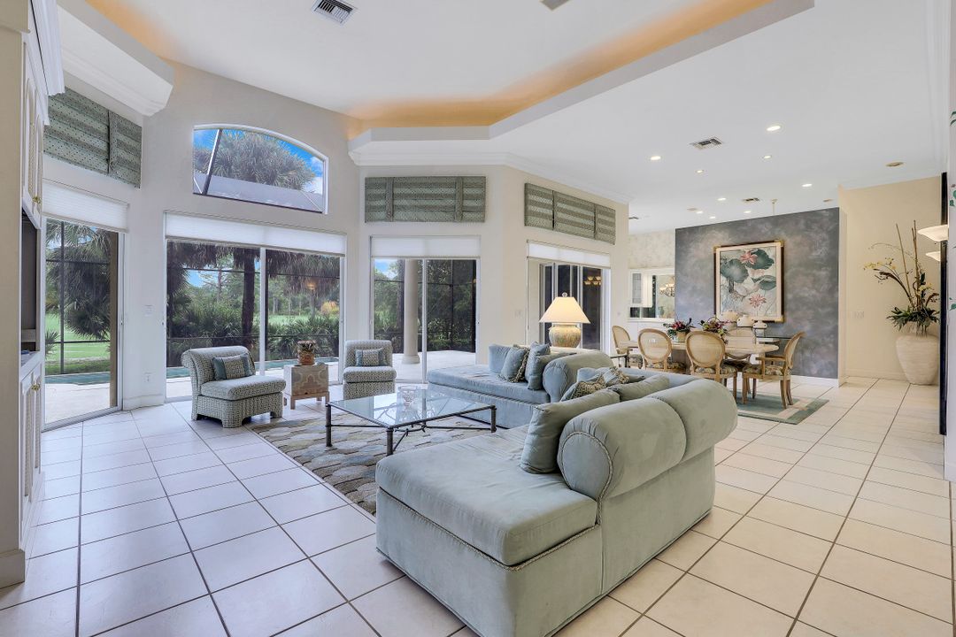 987 Barcarmil Way, Naples, FL 34110