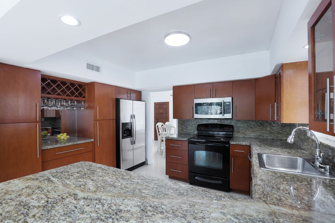 465 NE 114th St, Miami, FL 33161