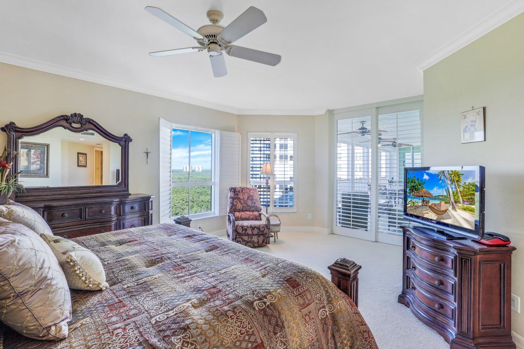 295 Grande Way #905, Naples, FL 34110