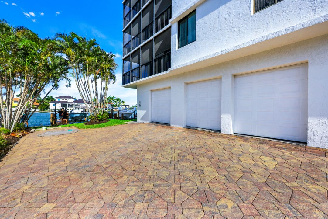 10482 Gulf Shore Dr #231, Naples, FL 34108