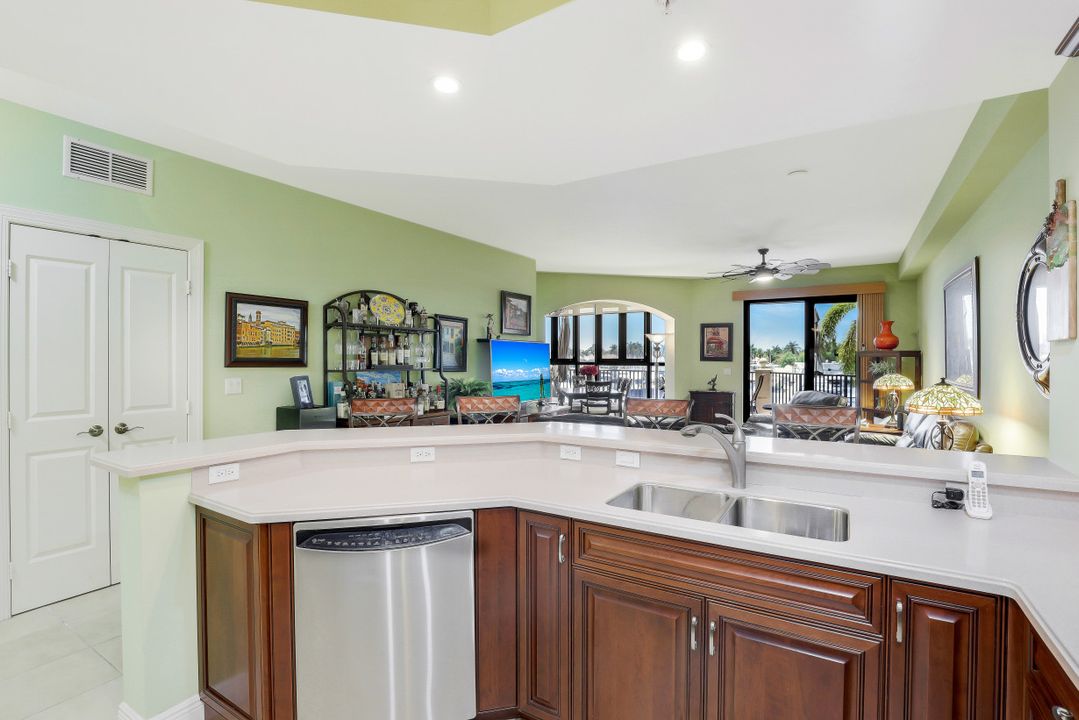 5706 Cape Harbour Dr #110, Cape Coral, FL 33914