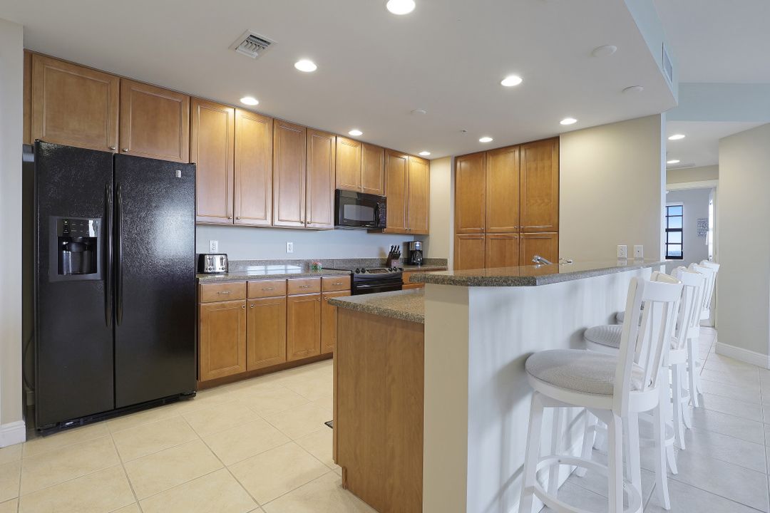 5793 Cape Harbour Dr #912, Cape Coral, FL 33914