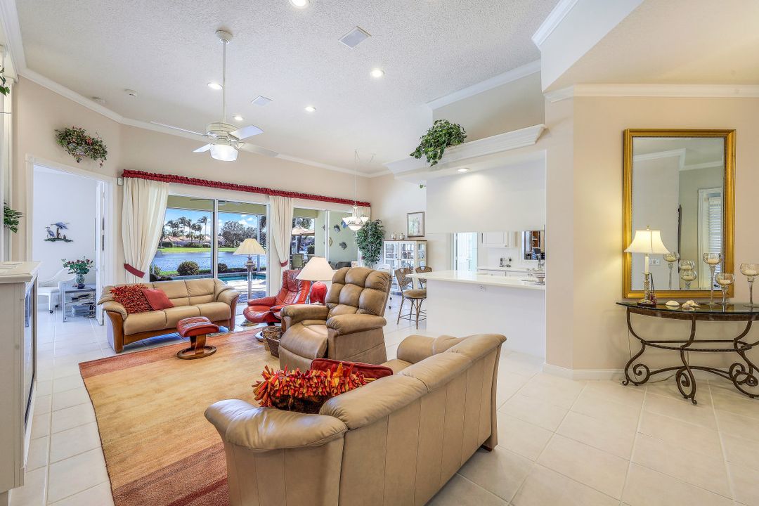 4334 Queen Elizabeth Way, Naples, FL 34119
