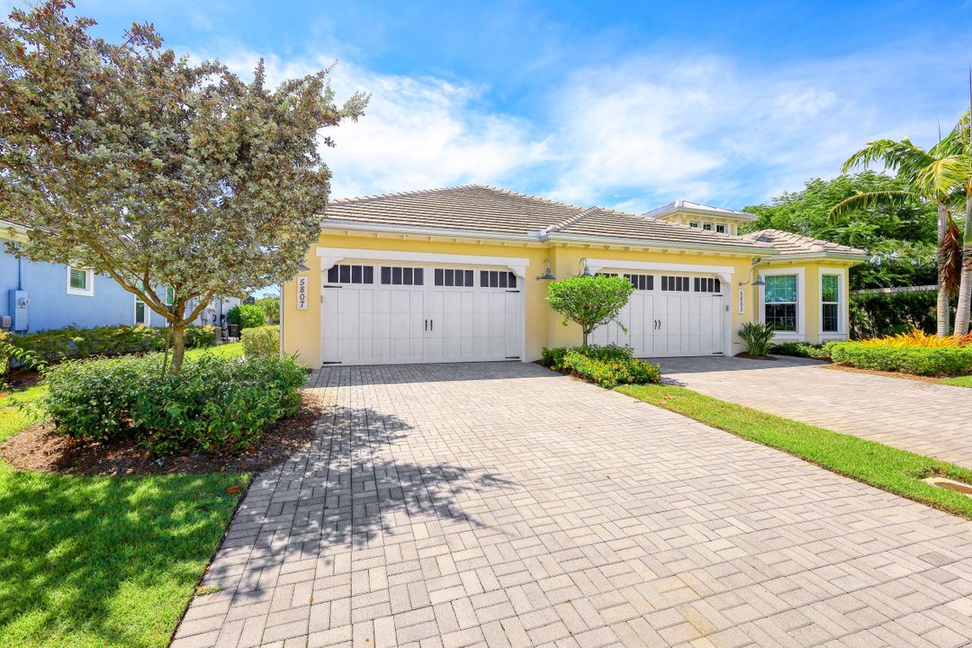 5807 Haiti Dr, Naples, FL 34112