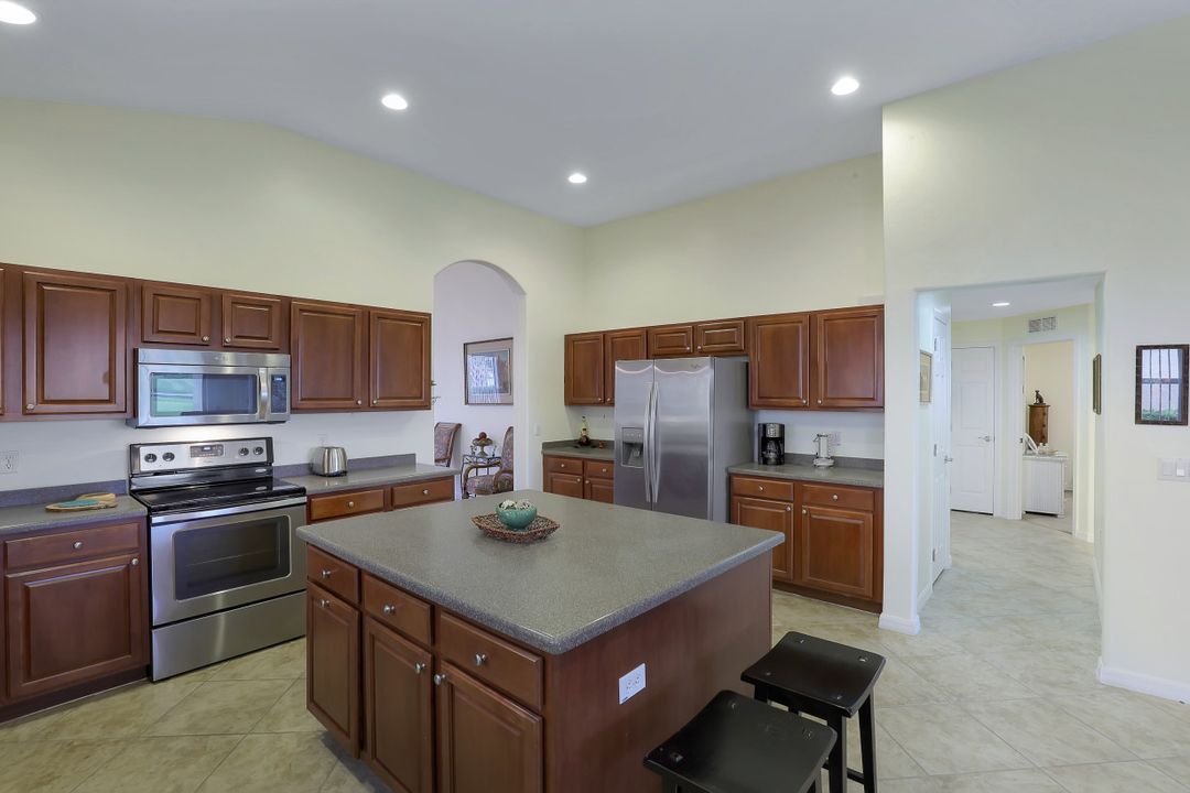 2668 Bellingham Ct, Cape Coral, FL 33991