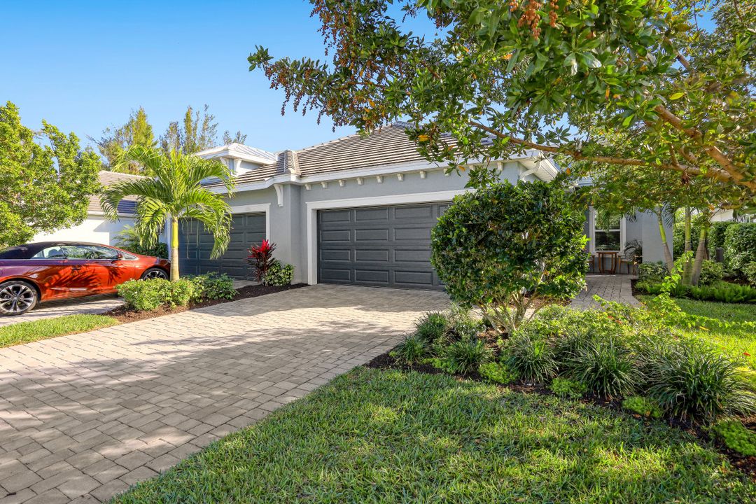 2239 Marquesa Cir, Naples, FL 34112