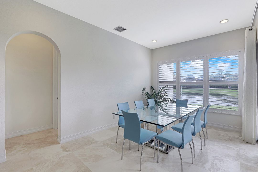 9256 Woodhurst Dr, Naples, FL 34120