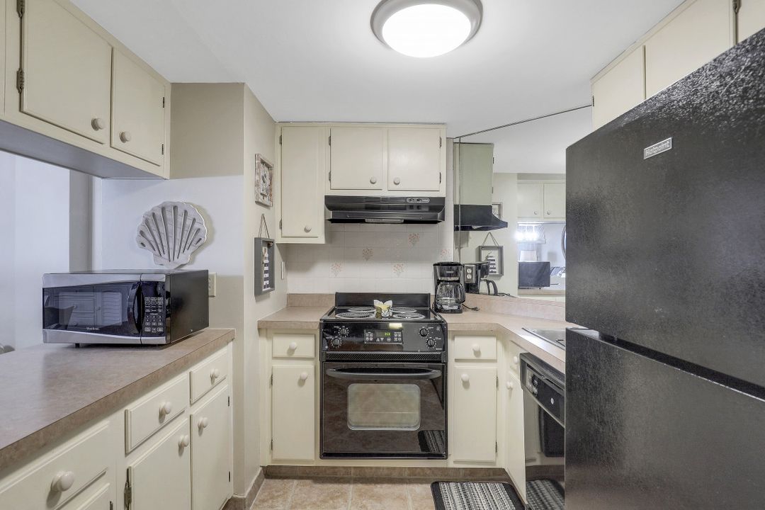 1 Bluebill Ave, Naples, FL 34108