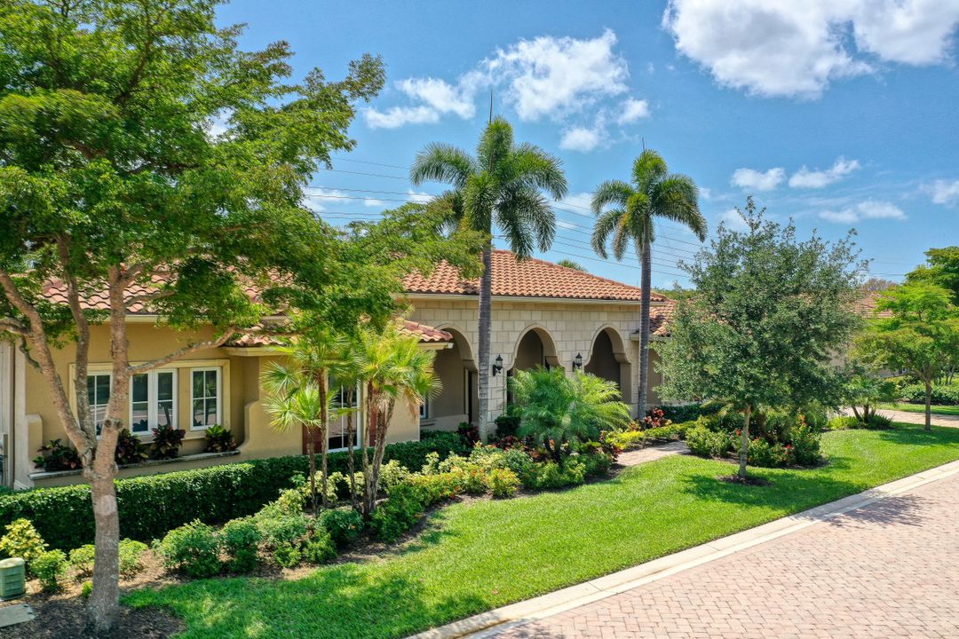 2132 Torino Way, Naples, FL 34105