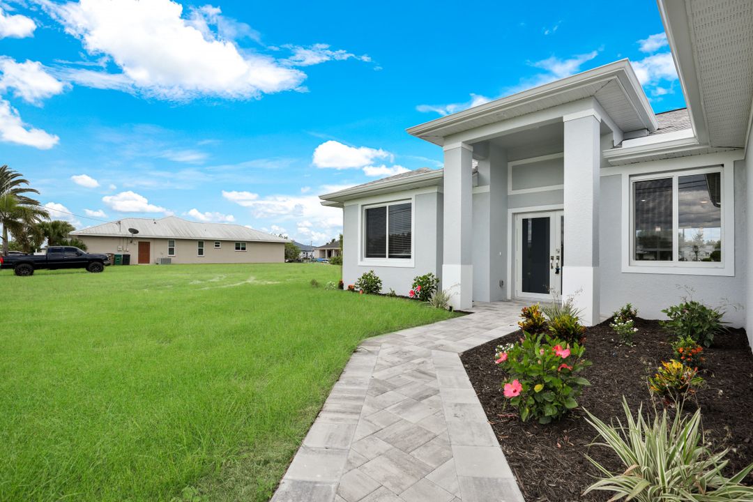 1334 SW Santa Barbara Pl, Cape Coral, FL 33991