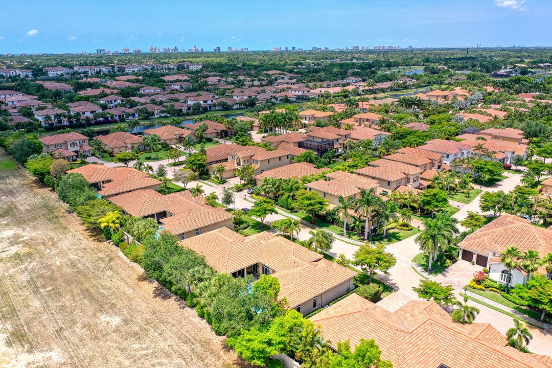 2132 Torino Way, Naples, FL 34105